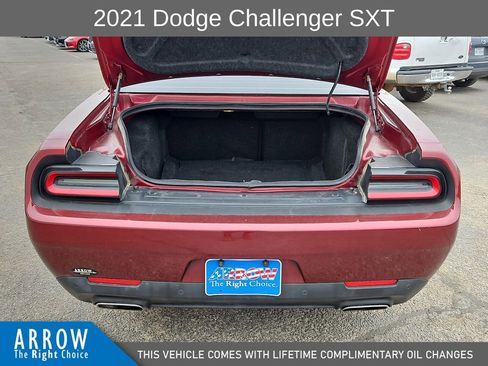 Used 2021 Dodge Challenger SXT w/ Driver Convenience Group RWD image 18
