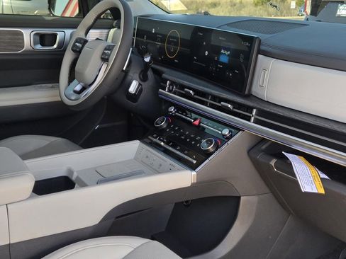 Certified 2025 Hyundai Santa Fe Calligraphy image 8