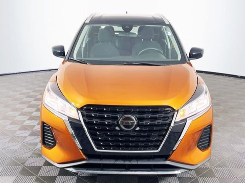 Used 2021 Nissan Kicks SV image 3