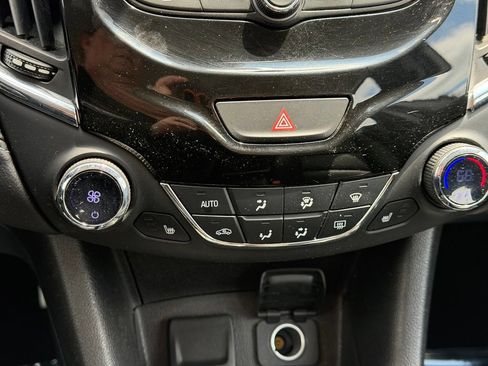 Used 2017 Chevrolet Cruze Premier w/ Enhanced Convenience Package FWD image 7
