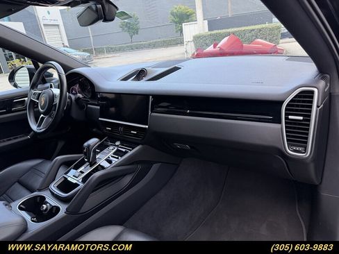 Used 2021 Porsche Cayenne Coupe image 27