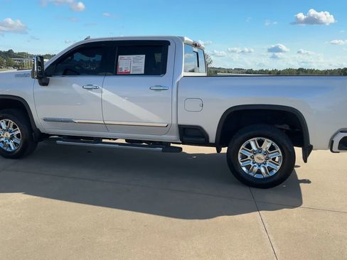 Used 2024 Chevrolet Silverado 2500 High Country w/ High Country Premium Package AWD/4WD image 4