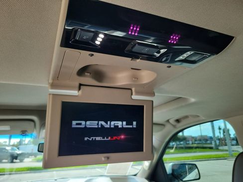 Used 2019 GMC Yukon Denali w/ Denali Ultimate Package image 16