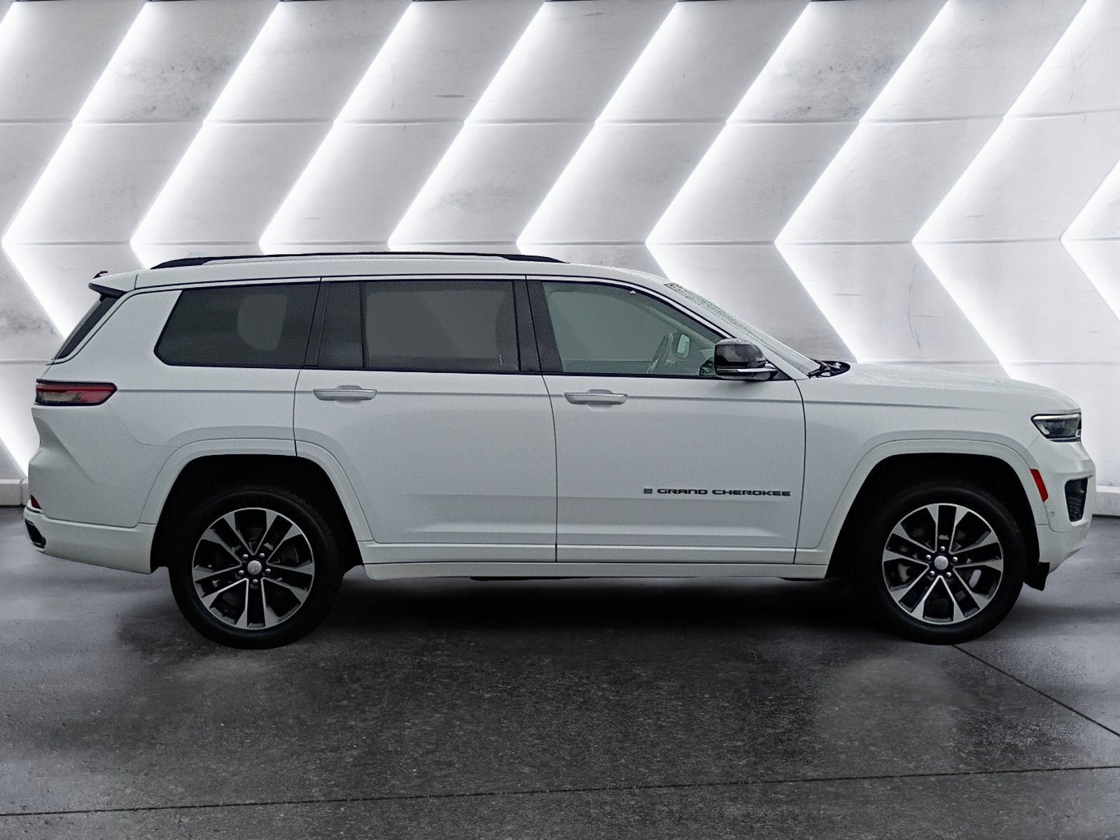 Used 2021 Jeep Grand Cherokee L Overland AWD/4WD image 7