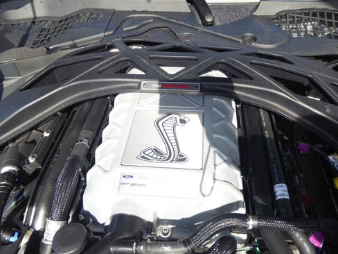 Used 2021 Ford Mustang Shelby GT500 w/ Technology Package image 28