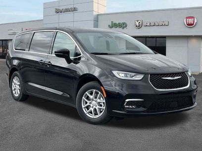 New 2026 Chrysler Pacifica Select
