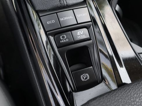 Used 2025 Toyota Camry XLE FWD image 35