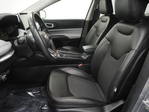 Certified 2022 Jeep Compass Latitude w/ Convenience Group AWD/4WD image 16