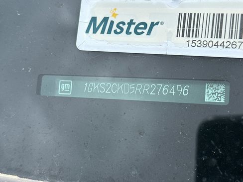 Used 2024 GMC Yukon AT4 w/ Technology Package AWD/4WD image 2