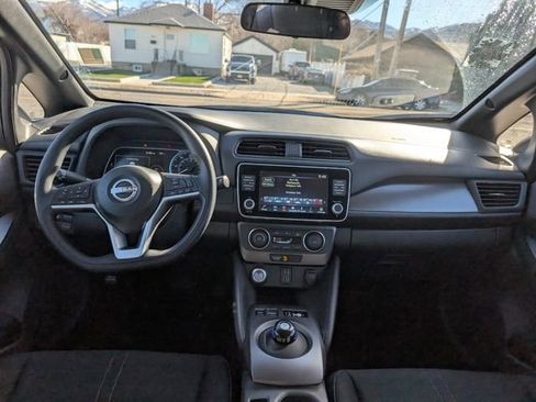 Used 2025 Nissan Leaf S image 7