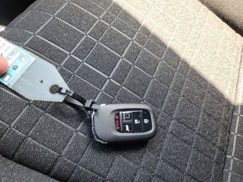 Used 2026 Honda HR-V Sport image 32