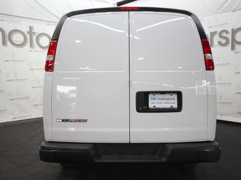 Used 2021 Chevrolet Express 3500 Extended w/ Driver Convenience Package RWD image 5