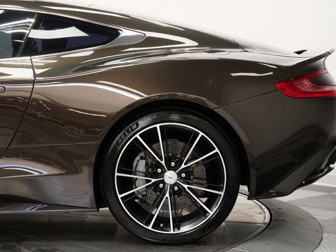 Used 2014 Aston Martin Vanquish Coupe image 35