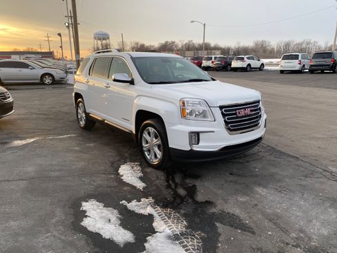 Used 2017 GMC Terrain SLT image 3