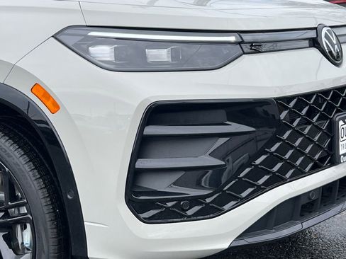 New 2026 Volkswagen Tiguan SE R-Line image 4
