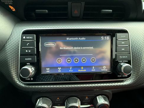 Used 2018 Nissan Kicks S image 19