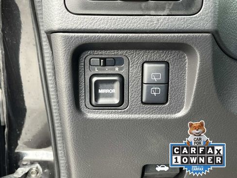 Used 2003 Isuzu Axiom S image 28