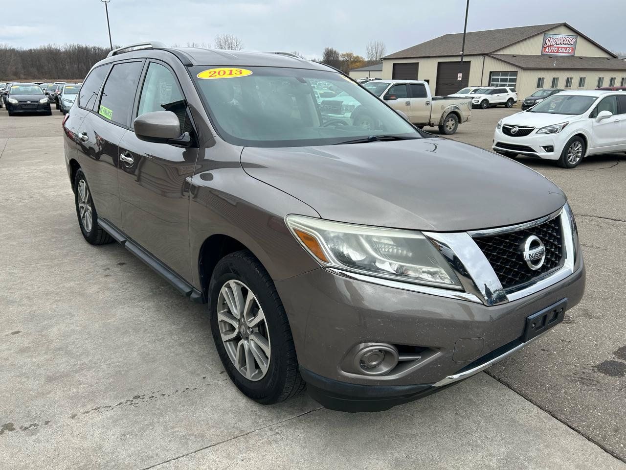 Used 2013 Nissan Pathfinder SV w/ Trailer Tow Pkg AWD/4WD image 3