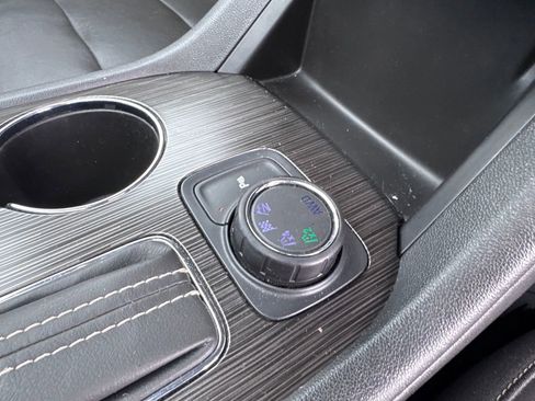 Used 2019 GMC Acadia SLT image 26