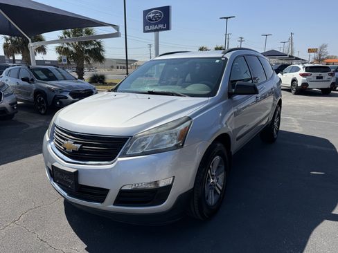 Used 2017 Chevrolet Traverse LS image 2