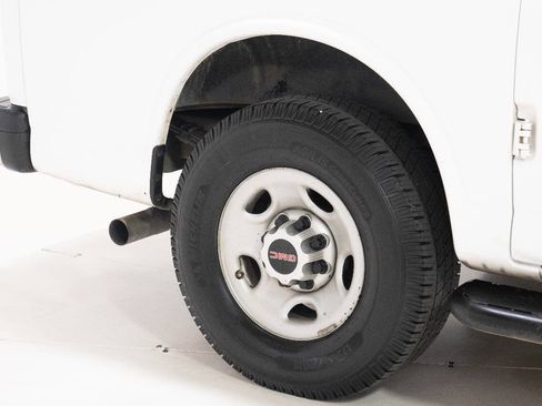 Used 2017 GMC Savana 2500 image 28