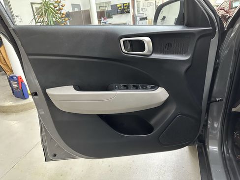 Used 2022 Hyundai Venue SEL w/ Cargo Package image 10