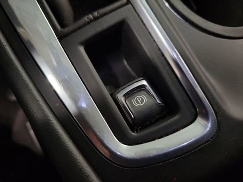 Used 2019 Chevrolet Equinox LT image 16