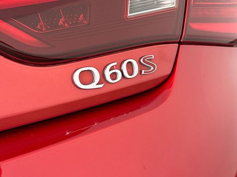 Used 2017 INFINITI Q60 Red Sport 400 RWD image 28