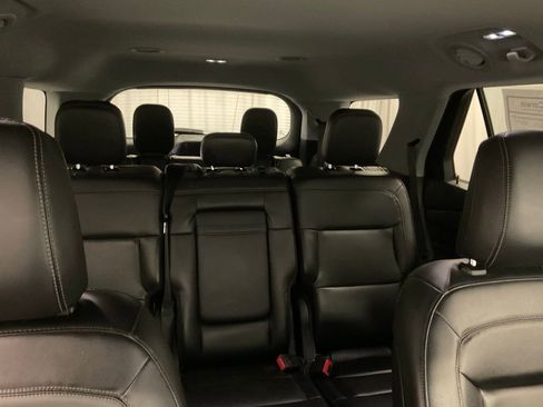 Used 2023 Ford Explorer XLT image 30