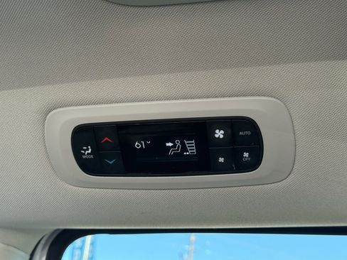 Used 2024 Chrysler Pacifica Select image 31