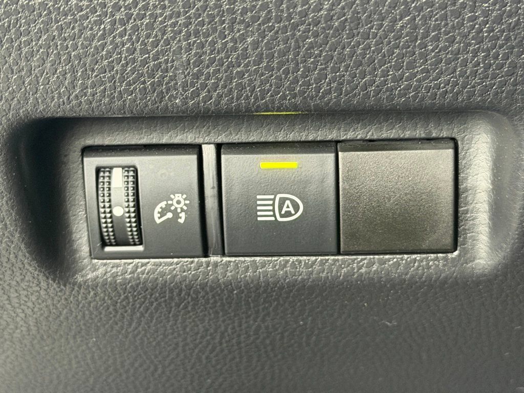 Certified 2021 Toyota RAV4 XLE w/ Carpet Mat Package (TMS) AWD/4WD image 29