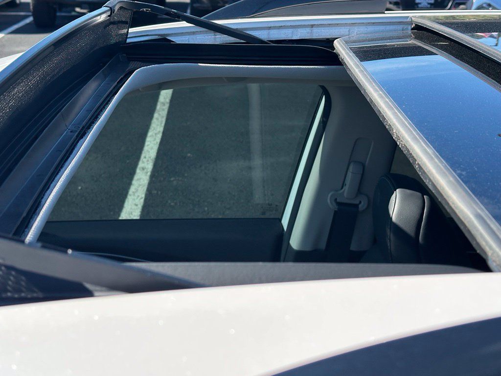 Used 2025 Honda Pilot Touring image 7