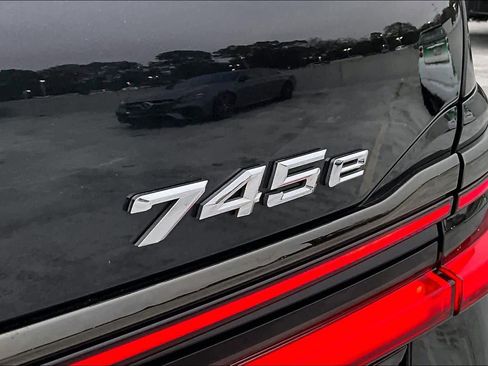 Used 2020 BMW 745e xDrive image 29