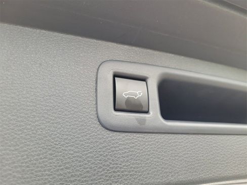 Certified 2025 Toyota Highlander XLE image 14