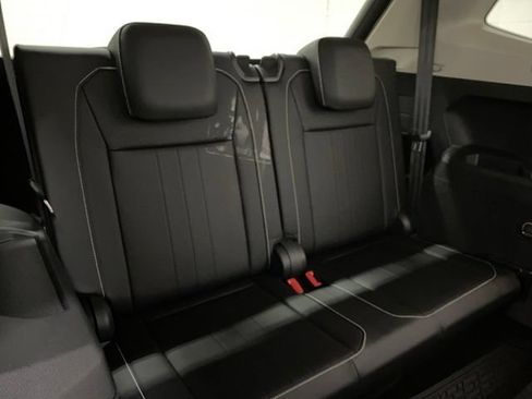 Used 2023 Volkswagen Tiguan SE w/ Panoramic Sunroof Package FWD image 23