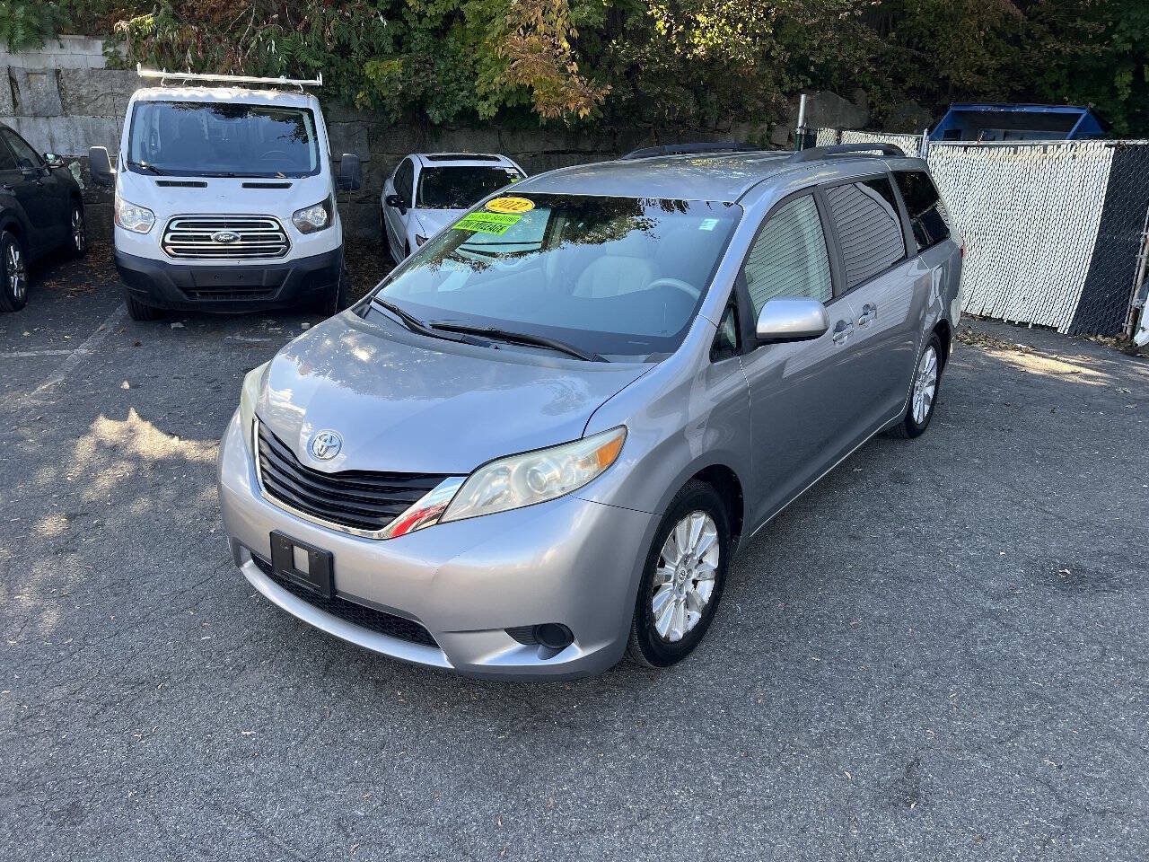 Used 2012 Toyota Sienna LE w/ Towing Pkg AWD/4WD image 3