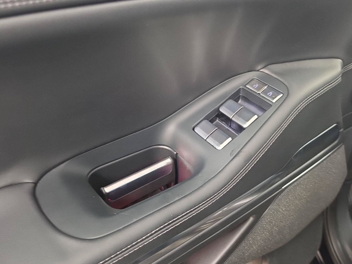 Certified 2025 Lincoln Navigator Reserve AWD/4WD image 12