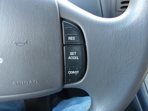 Used 2000 Ford Expedition XLT AWD/4WD image 16