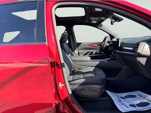 Used 2025 Chevrolet Traverse RS w/ LPO, Floor Liner Package image 41