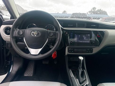 Used 2019 Toyota Corolla LE image 24