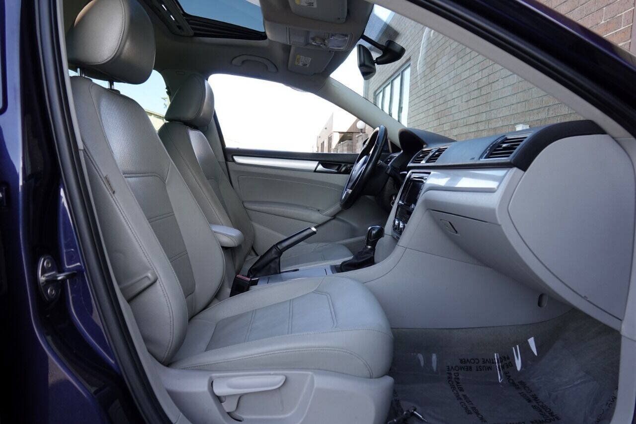 Used 2012 Volkswagen Passat 2.5 SE FWD image 61