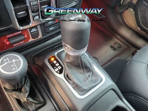 Used 2025 Jeep Wrangler Unlimited Sport AWD/4WD image 23
