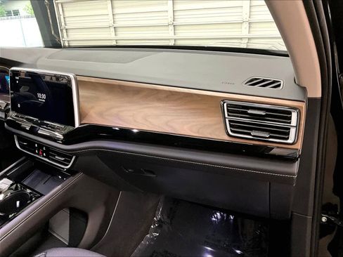 Certified 2026 Volkswagen Atlas SE w/ Panoramic Sunroof Package AWD/4WD image 18