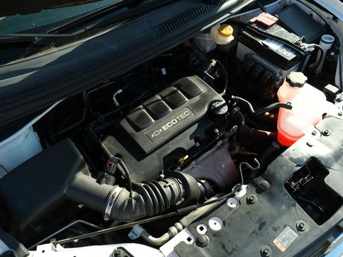 Used 2018 Chevrolet Sonic Premier w/ Driver Confidence Package image 41