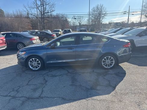 Used 2019 Ford Fusion SE image 4