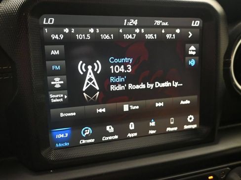 Used 2020 Jeep Gladiator Overland AWD/4WD image 18