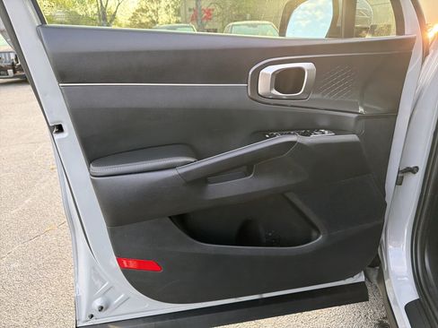 Used 2025 Kia Sorento S FWD image 9