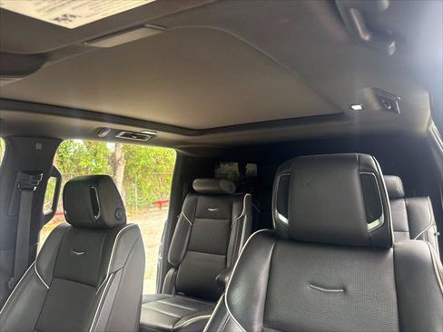 Used 2022 Cadillac Escalade ESV Premium Luxury AWD/4WD image 15