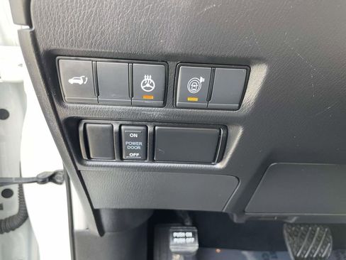 Used 2023 Nissan Armada SL w/ Captain's Chairs Package image 20