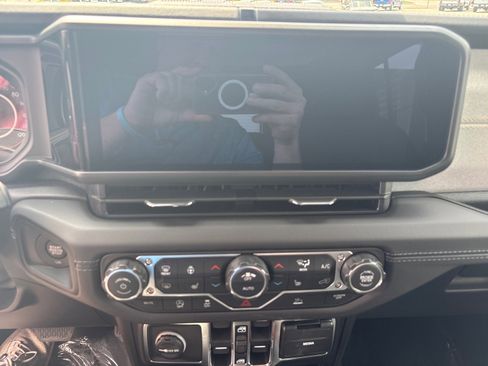 New 2026 Jeep Wrangler Sahara w/ Technology Group AWD/4WD image 18